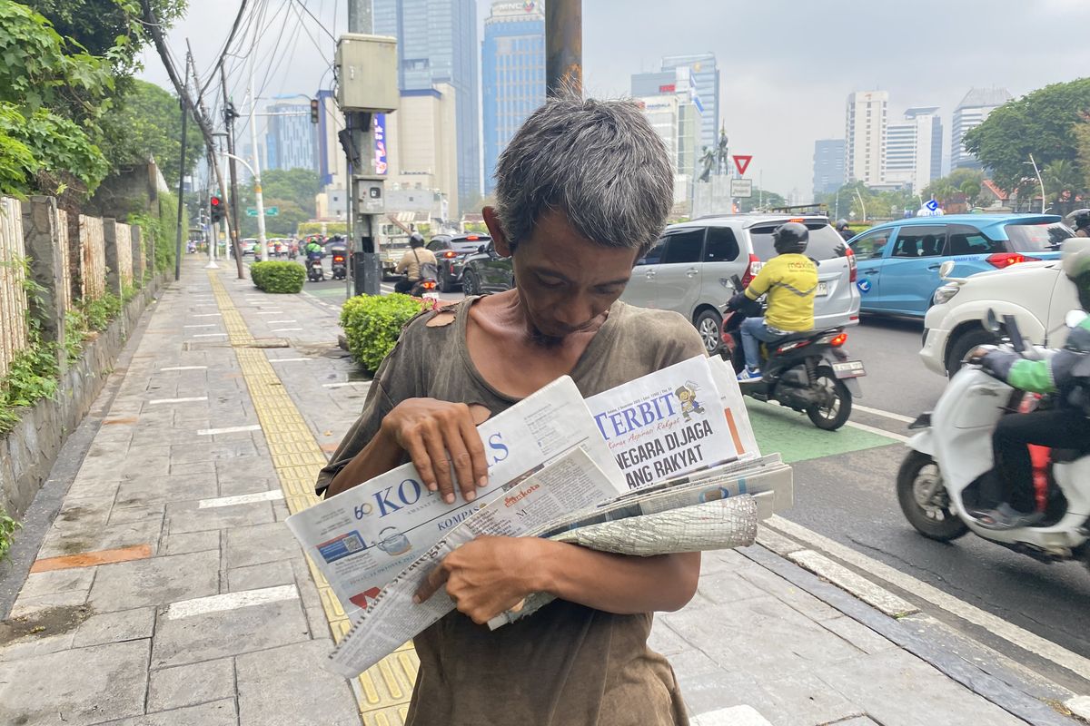Di Tengah Era Digital, Penjual Koran di Jakarta Kian Menghilang